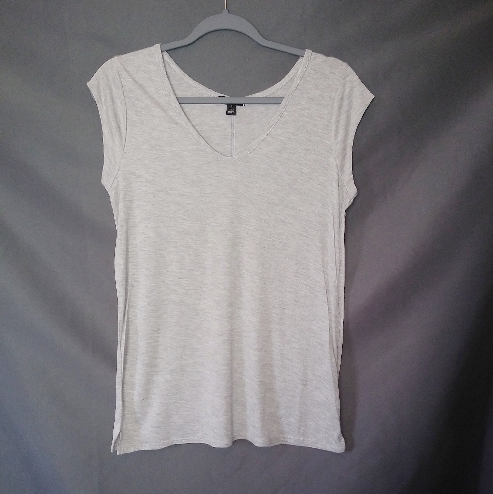 Valette V-neck T shirt small